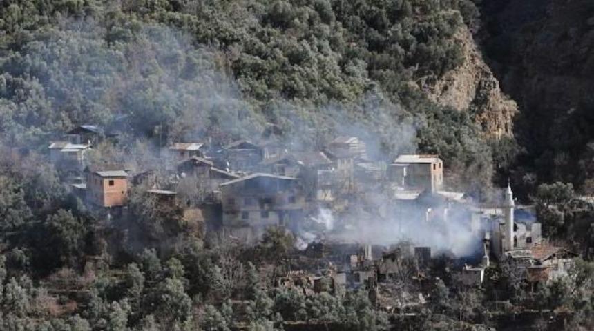 Yusufeli’Nde Yangın: 22 Ev Yandı (3)