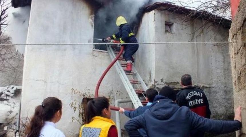 Yozgat'ta Ahşap Ev Yandı, G&ouml;rme Engelli Yaşlı Yanarak &Ouml;ld&uuml;