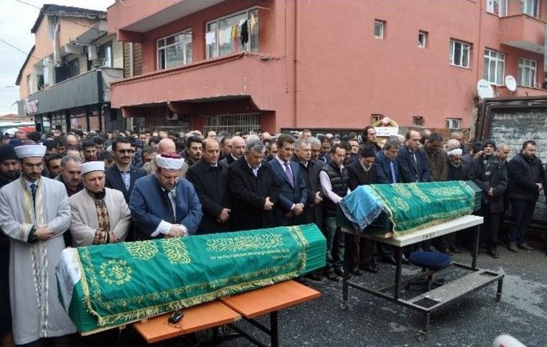 Otob&uuml;s Kazasında Hayatını Kaybeden İki Kadın Son Yolculuğuna Uğurlandı