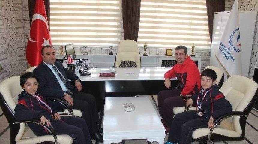 Ağrılı Minik Tenis&ccedil;iler Başarıya Doymak Bilmiyor