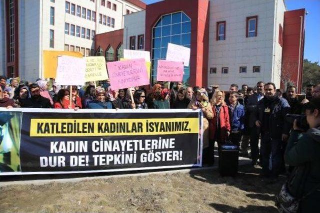 Erciş'te Boğazı Kesilerek Öldürülen Buşra Çiftçi Kızılkaya Için Kadınlar Eylem Yaptı