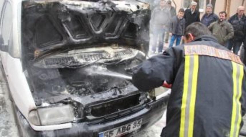 Tamirden Getirdiği Aracında Yangın Çıktı