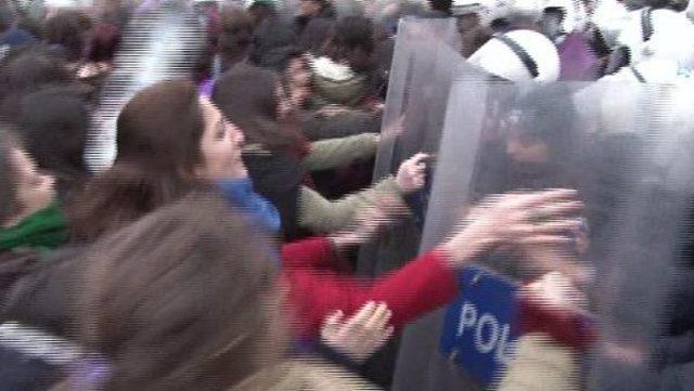 Başkent'te Kadınların Özgecan Yürüyüşüne Polis Müdahale Etti