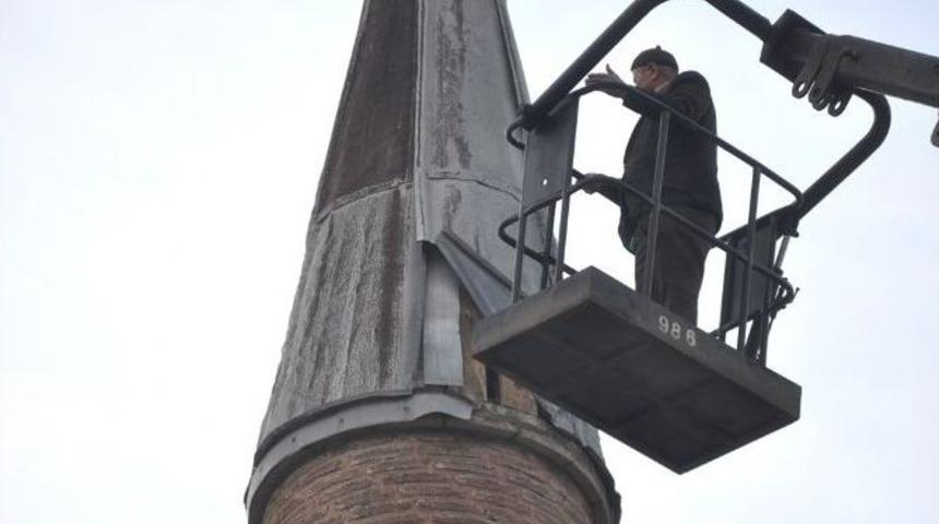 85 Yaşında 30 Metrede Minareyi Onardı