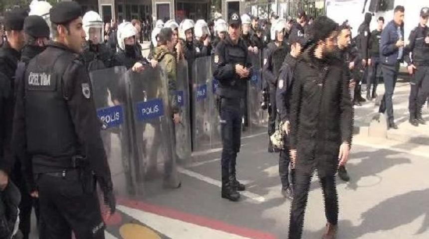 Marmara &Uuml;niversitesi'ndeki Gerginliği Polis &Ouml;nledi