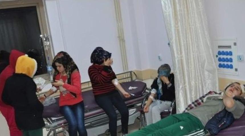 230 Yurt &Ouml;ğrencisi Yedikleri Yemekten Zehirlendi İddiası