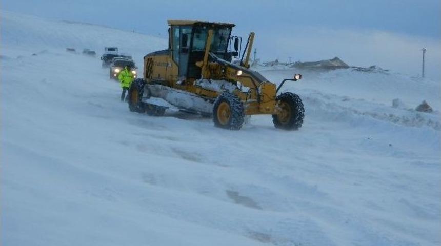 Kar Ve Tipi Ulgar Dağında Ulaşımı Aksattı