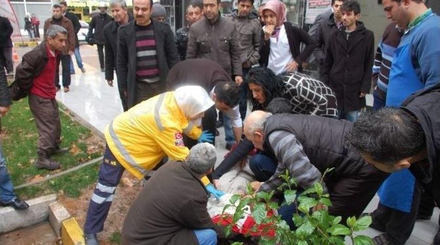 Sağlık Merkezinin 3. Katından D&uuml;şen Kadın Ağır Yaralandı