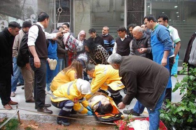 Sağlık Merkezinin 3. Katından Düşen Kadın Ağır Yaralandı