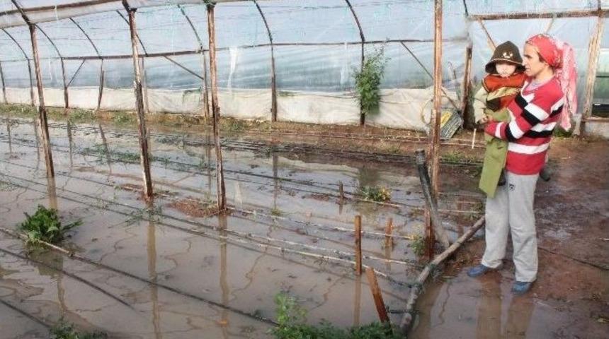 Kumluca&rsquo;da Seralar Yine Sular Altında Kaldı