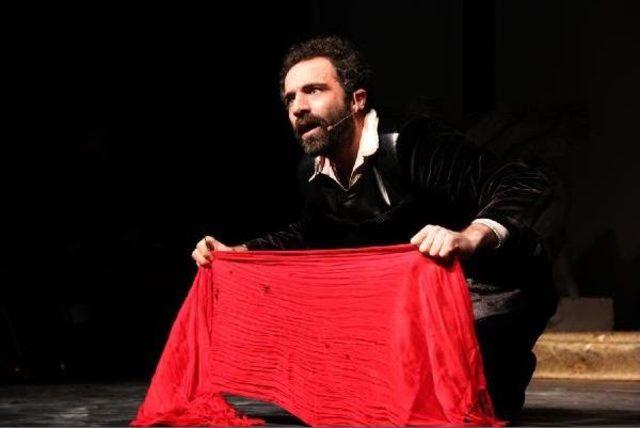 Kürtçe 'hamlet' Van'da Ilgiyle Izlendi