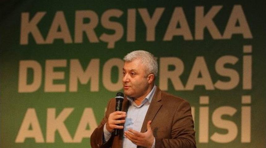 Tuncay &Ouml;zkan Karşıyaka&rsquo;da S&ouml;yleşiye Katıldı