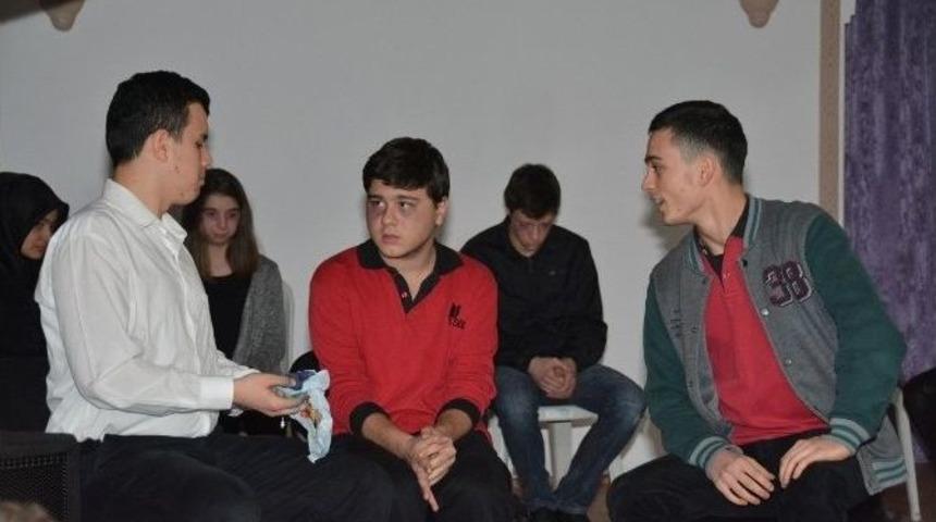 Mahkumlara Tiyatro G&ouml;sterisi Ger&ccedil;ekleştirildi