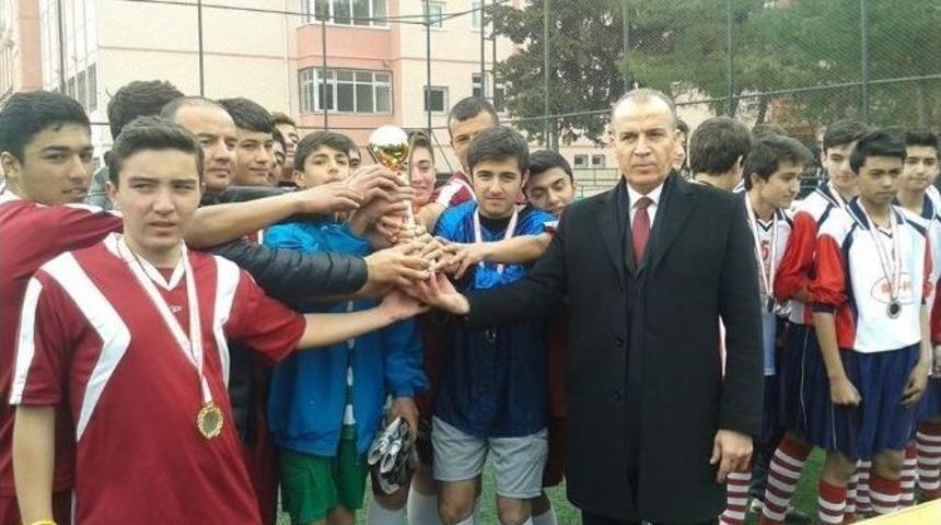 Gen&ccedil; Erkeklerde Futsalın Şampiyonu End&uuml;stri Meslek Lisesi Oldu