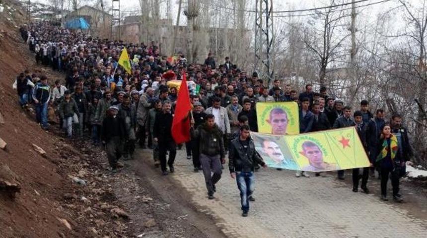 Beyt&uuml;şşebap'ta Ypg'linin Cenazesi Sonrası &Ccedil;ıkan Olaylarda 2 Polis Yaralandı