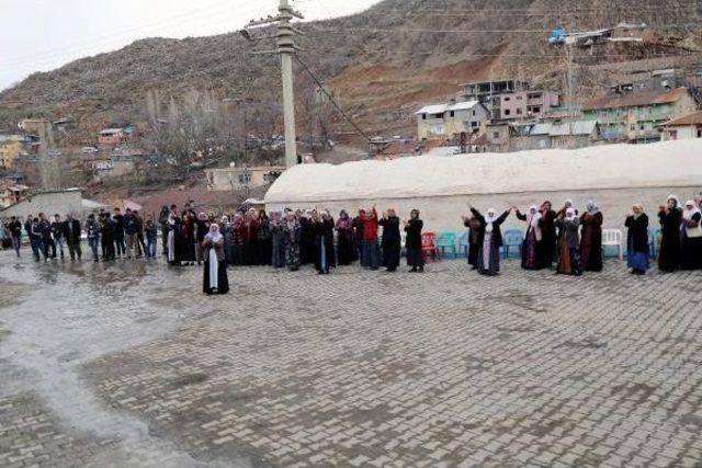 Beytüşşebap'ta Ypg'linin Cenazesi Sonrası Çıkan Olaylarda 2 Polis Yaralandı