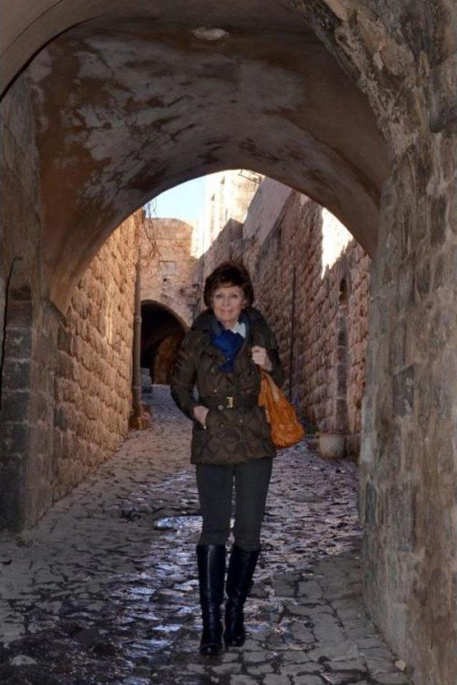 Yazar Lizi Behmoaras, Yeni Kitabanı Mardin'de Anlattı