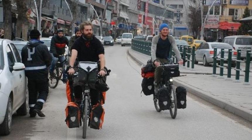 İngiltere&rsquo;den Tokat&rsquo;a Bisikletle 222 G&uuml;nde Geldiler