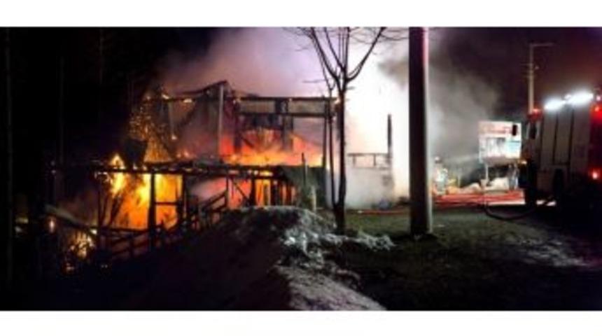 Ahşap Restoran Alev Alev Yandı