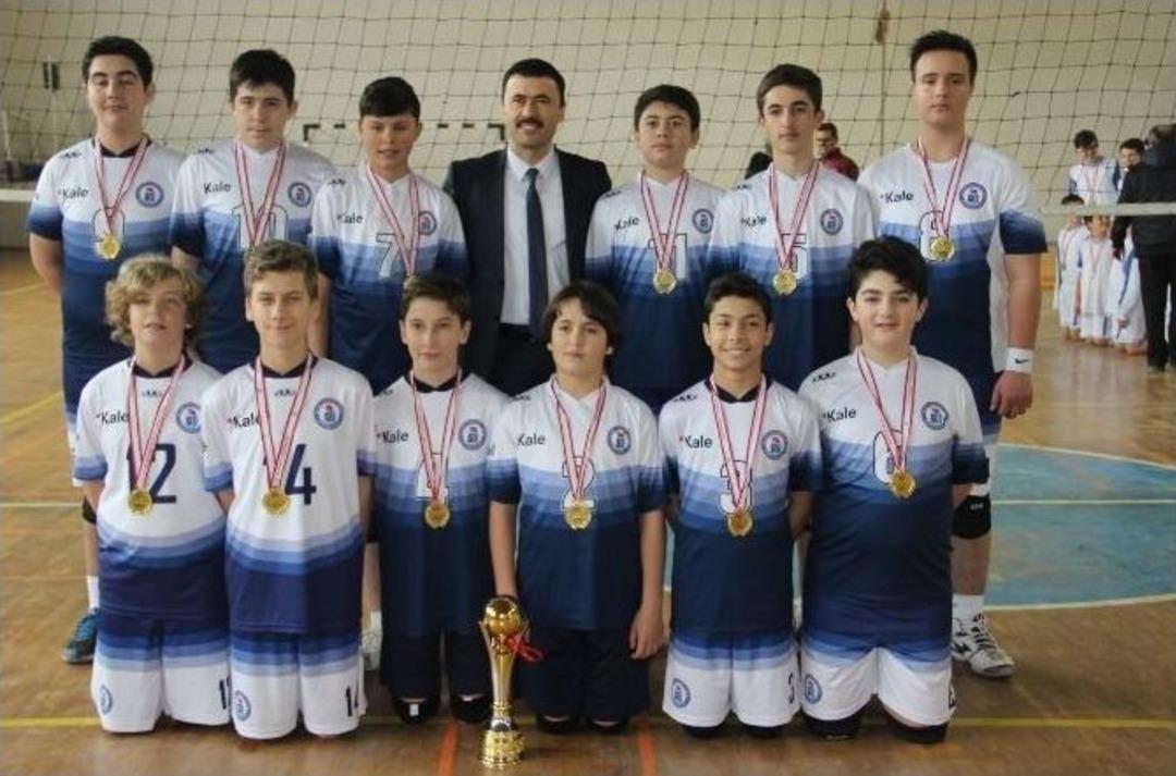 &Ccedil;an Şehit Engin Eker Ortaokulu Şampiyonluğa Doymuyor