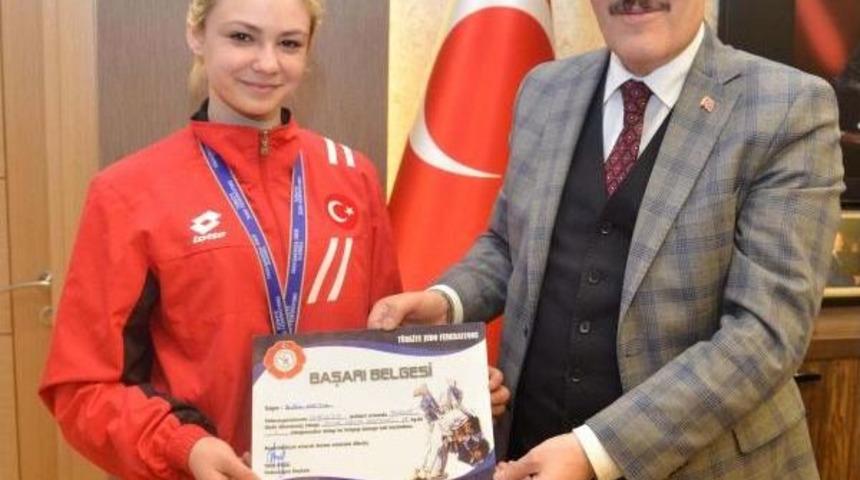 Kolunda &Ouml;dem Oluşan Milli Judocu Yoğun Bakımda