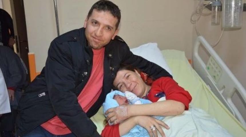 Mental Bozukluğa Sahip &Ccedil;iftin Bebek Sevinci