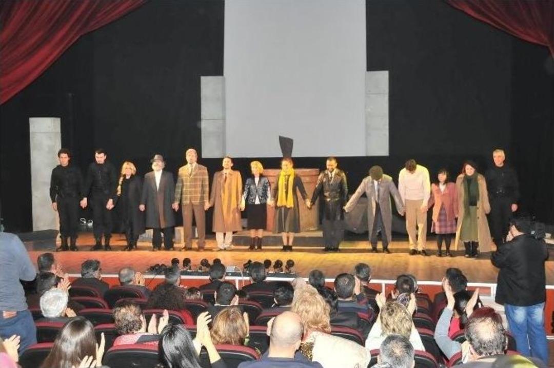 Tarık Buğra&rsquo;nın &ldquo;ayakta Durmak İstiyorum&rdquo; İsimli Tiyatro Oyununa Yoğun İlgi