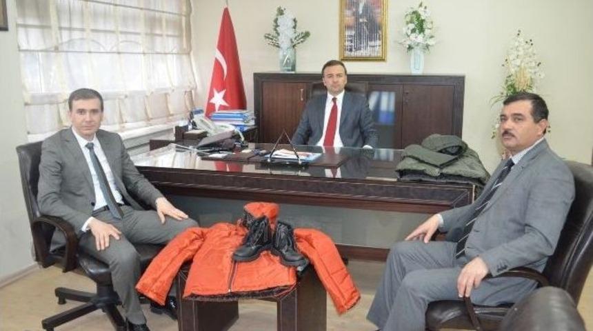 Kula’da Öğrencilere Kıyafet Ve Ayakkabı Yardımı