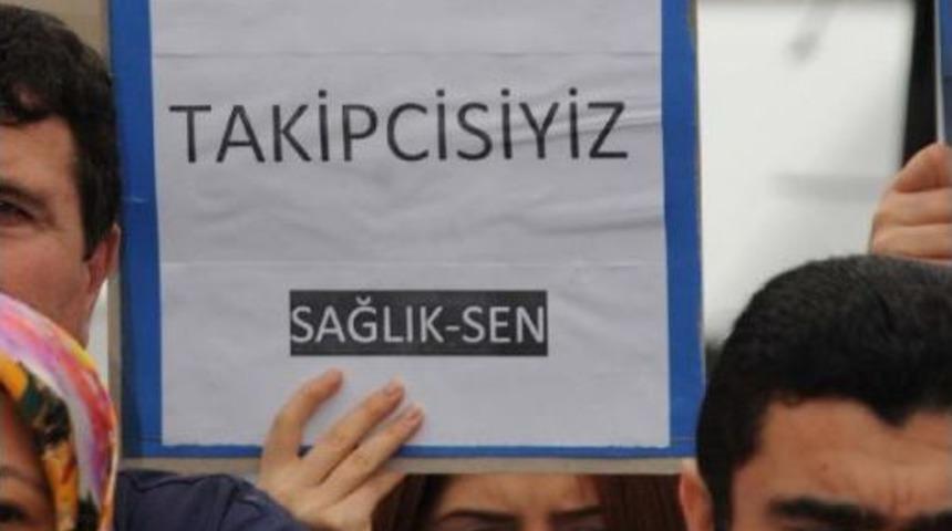 Tokat'ta Sağlık &Ccedil;alışanlarından Yağmur Altında Eylem