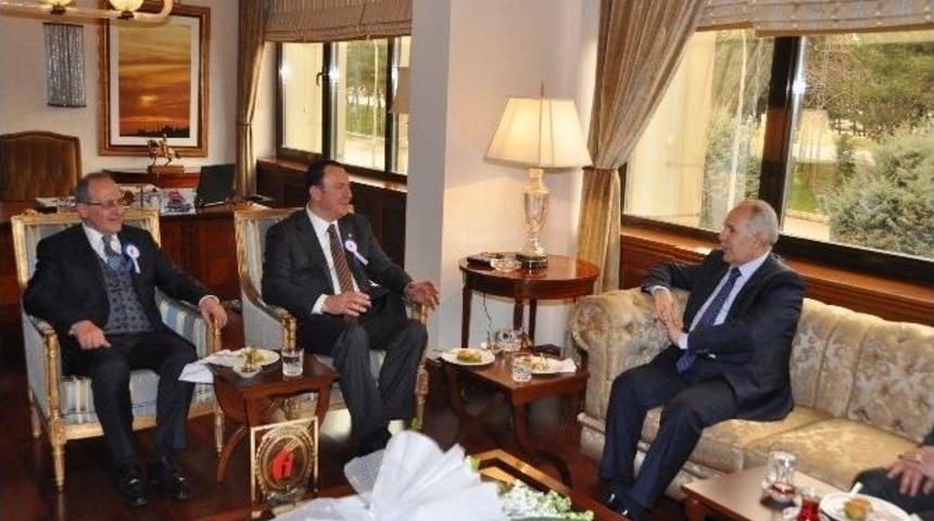 Vergi Rekortmeni G&uuml;lsan Holding&rsquo;e Vali Ata&rsquo;dan Teşekk&uuml;r Plaketi