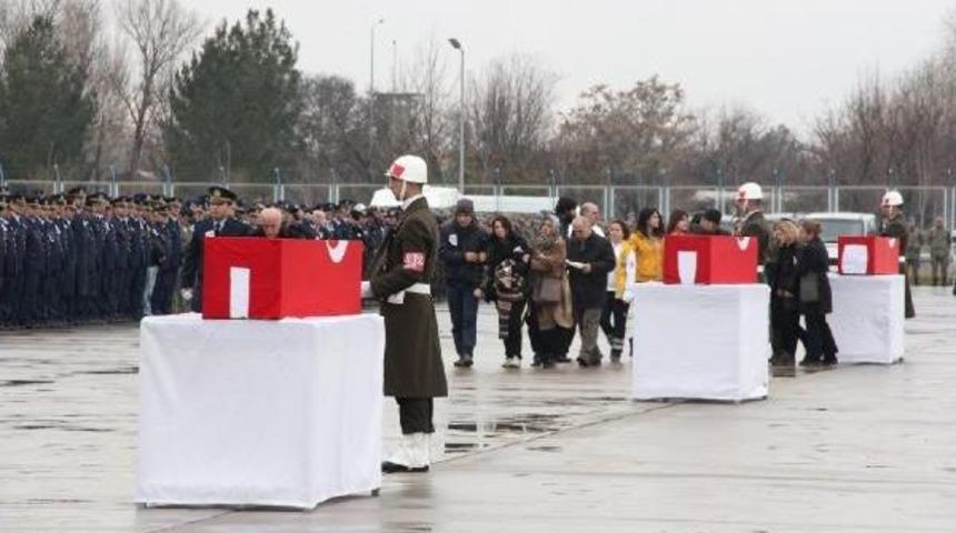 Malatya'da D&uuml;şen 2 Askeri U&ccedil;akta Şehit Olan 4 Pilota T&ouml;ren