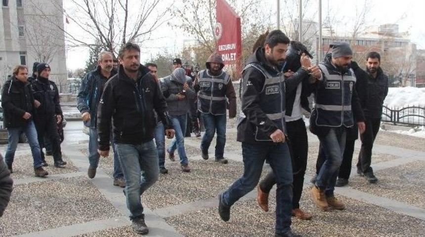 İki Kişiyi Bı&ccedil;aklayan İki Ş&uuml;pheli Adliyeye Sevk Edildi