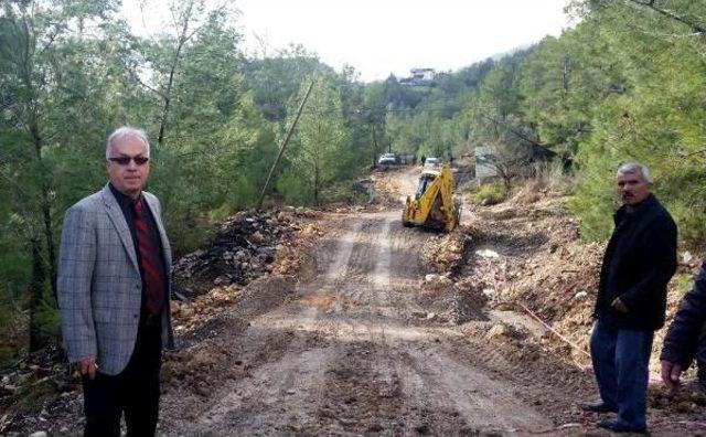 Kemer'de Heyelan Nedeniyle Aynı Yol Ikinci Kez Çöktü