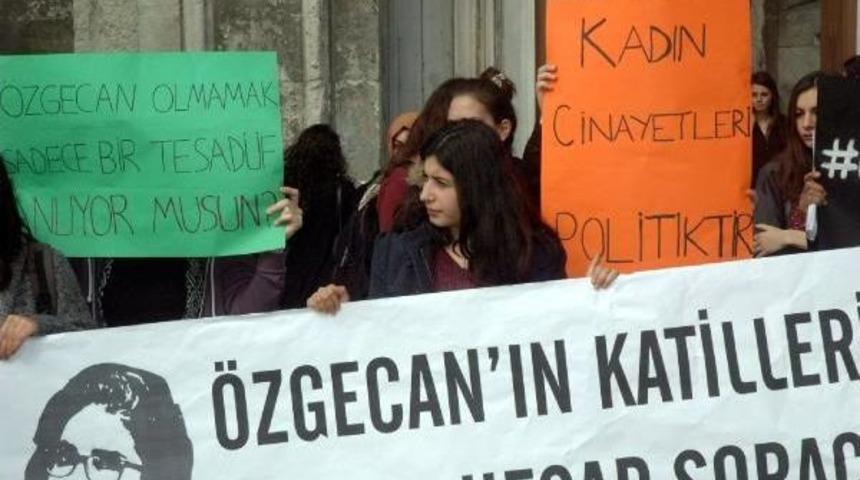 &Uuml;niversiteli Kız &Ouml;ğrencilerden &Ouml;zgecan Eylemi