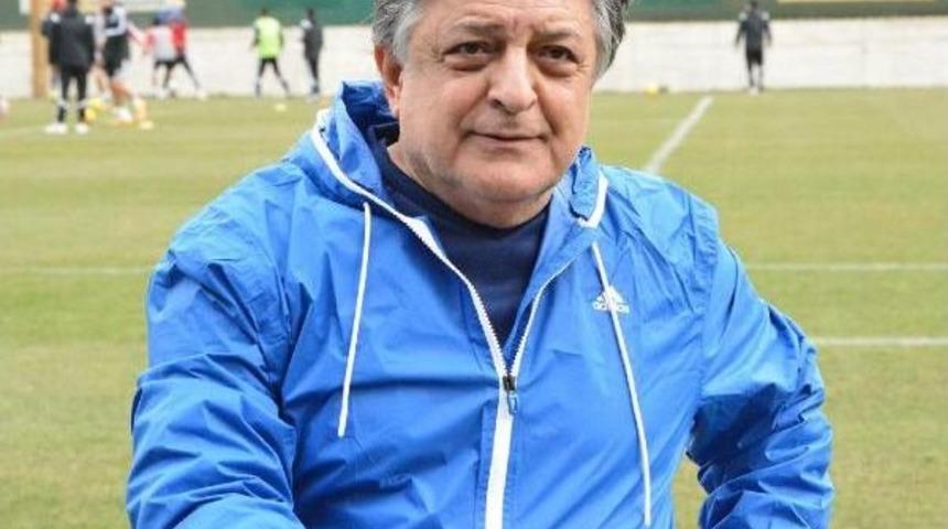 Karab&uuml;kspor-Yılmaz Vural: "13 Haftada 22 Puan Almalıyız"