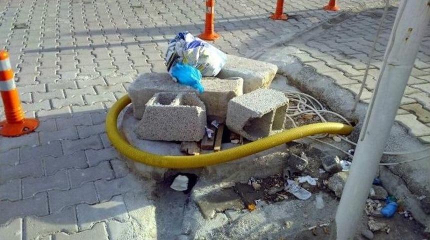 &Ouml;zel Hastanenin &Ouml;n&uuml;ndeki Kuyu Korkutuyor