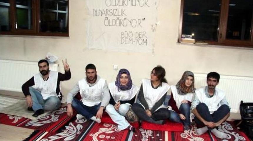 Bing&ouml;l &Uuml;niversitesi'nde 20 &Ouml;ğrenci A&ccedil;lık Grevinde