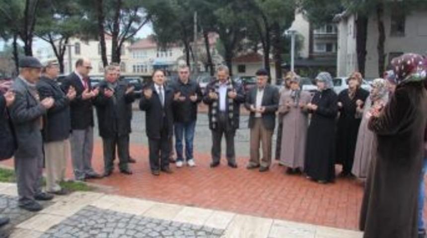 Burhaniye’de Başkan Uysal Umrecileri Uğurladı