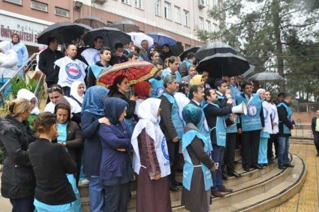 Adıyaman'da Sağlık-Sen Üyelerinden Yağmurda Eylem