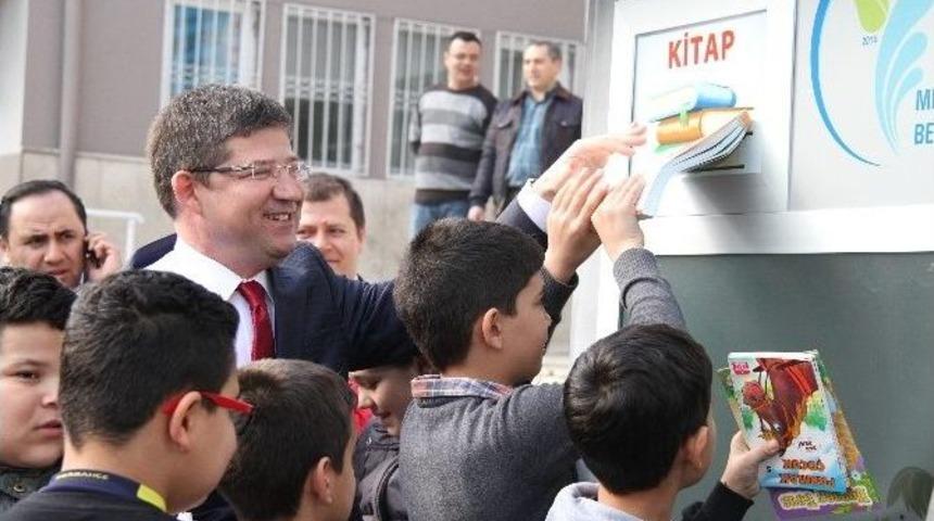 Oyuncak Ve Kitapları Arkadaşları İle Paylaştılar