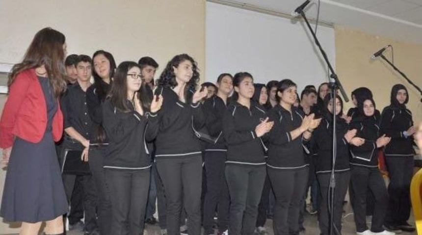 Neşet Ertaş İslahiye'de T&uuml;rk&uuml;lerle Anıldı