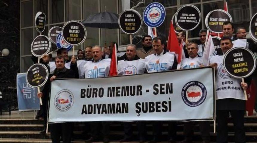 Adıyaman'da Sendika &Uuml;yelerinden Maliye &Ccedil;alışanlarına Destek Eylemi