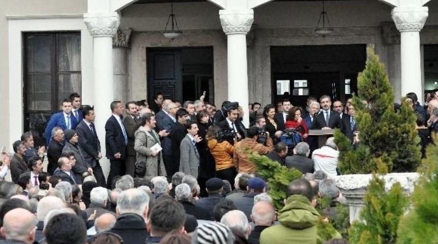 Merkeze &Ccedil;ekilen Bolu Valisi G&ouml;zyaşlarıyla Uğurlandı