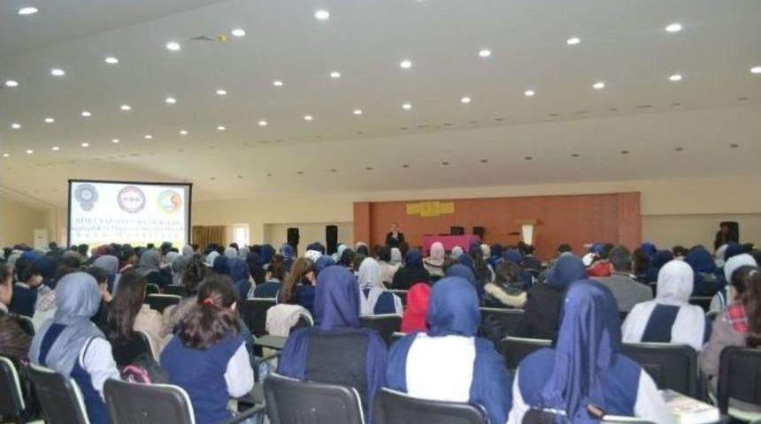 &Ouml;ğrencilere Sigara Kullanımının Zararları Anlatıldı