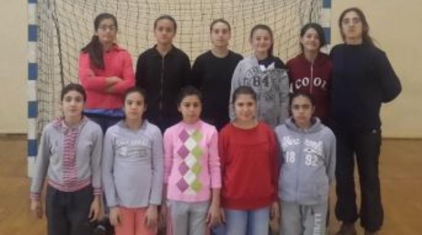 Burhaniyeli Kızlar İl&ccedil;enin Gururu Oldu