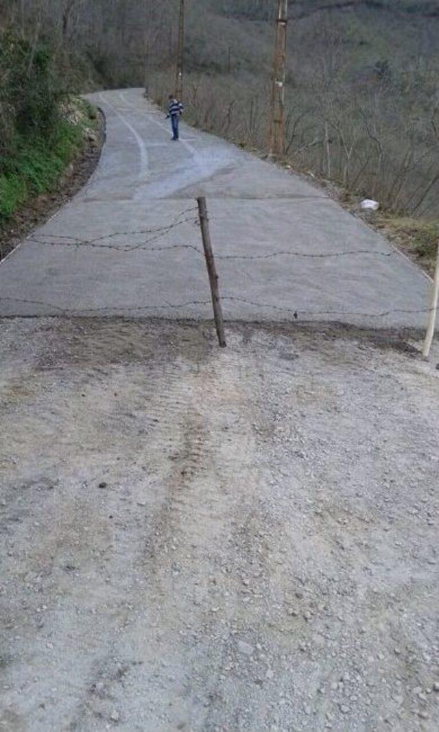 Beton Yol Tahrip Edildi