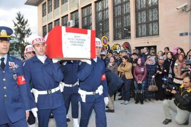 Şehit Binbaşı Eskişehir'de Gözyaşları Arasında Toprağa Verildi