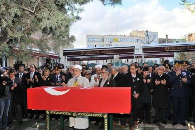 Şehit Binbaşı Eskişehir'de Gözyaşları Arasında Toprağa Verildi