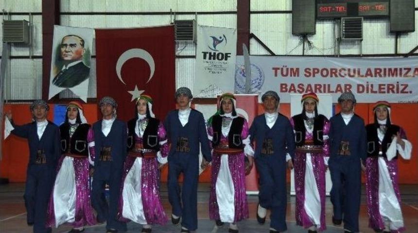 Van&rsquo;da Halk Oyunları Yarışması D&uuml;zenlendi