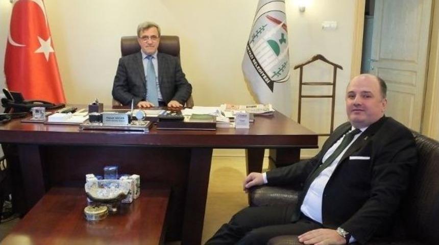Cihan Sara&ccedil;, Akyazı Belediye Başkanı Akcan&rsquo;ı Ziyaret Etti